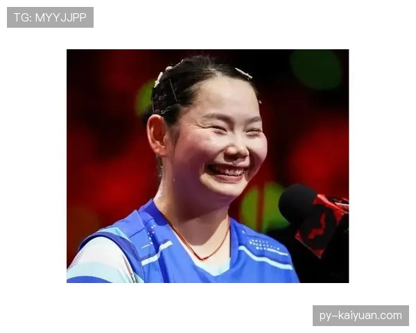 何卓佳，比赛一副冷面杀手样，私下像个花钱大佬，怎么看都像别人家的生活